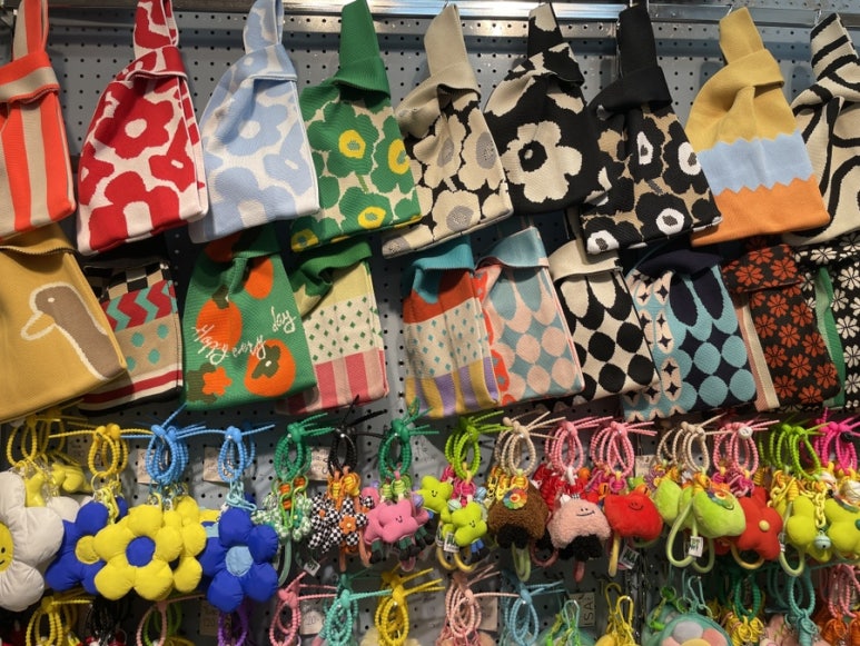 Bangkok Sampeng Market Shopping Guide: A Treasure Trove for Souvenirs image 1