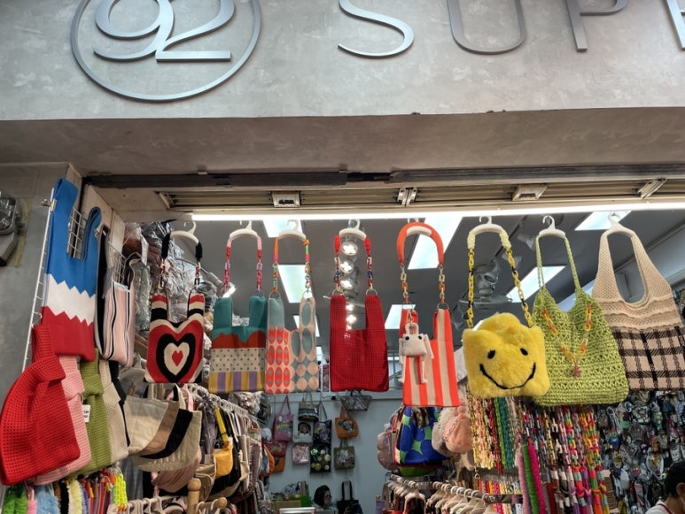 Bangkok Sampeng Market Shopping Guide: A Treasure Trove for Souvenirs image 2