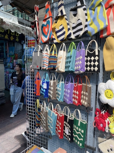 Bangkok Sampeng Market Shopping Guide: A Treasure Trove for Souvenirs image 3