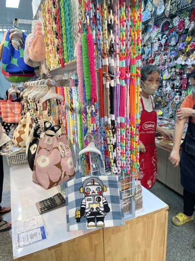 Bangkok Sampeng Market Shopping Guide: A Treasure Trove for Souvenirs image 5