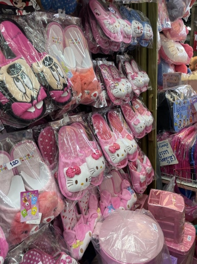 Bangkok Sampeng Market Shopping Guide: A Treasure Trove for Souvenirs image 10