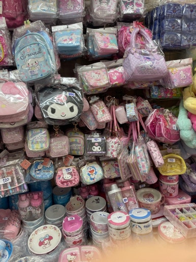 Bangkok Sampeng Market Shopping Guide: A Treasure Trove for Souvenirs image 11