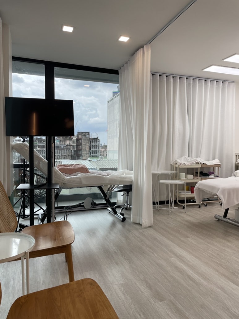 A Comprehensive Review of Nailbomb BKK: Affordable Nail Services in Bangkok image 3