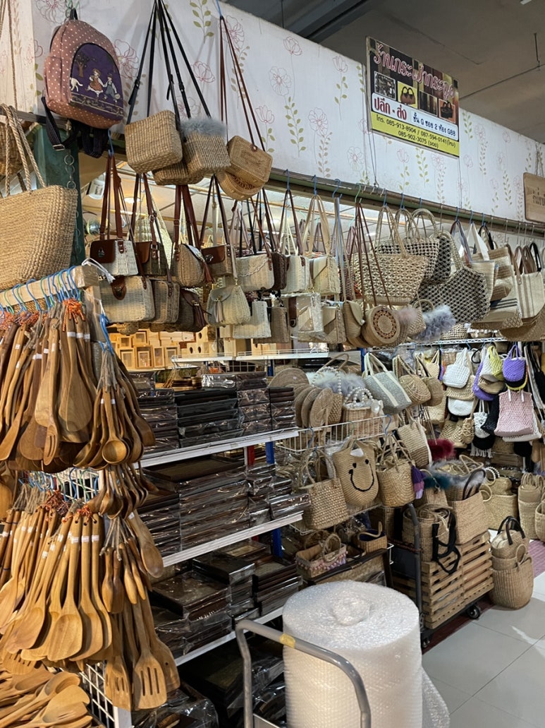 Discover Affordable Wooden Tableware at JJ Mall in Bangkok image 7