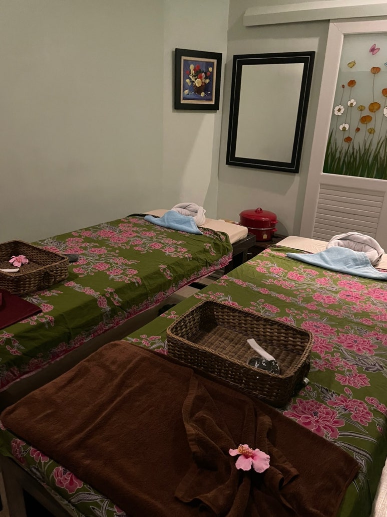 A Guide to Herbal Ball Massage Near Shangri-La Bangkok and Saphan Taksin image 11