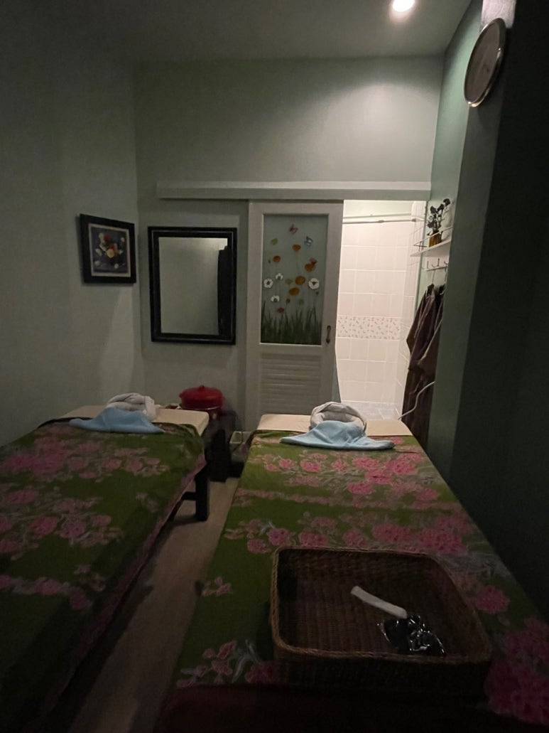 A Guide to Herbal Ball Massage Near Shangri-La Bangkok and Saphan Taksin image 12