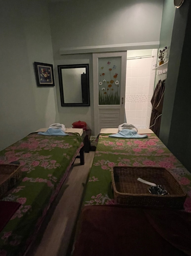 A Guide to Herbal Ball Massage Near Shangri-La Bangkok and Saphan Taksin image 13