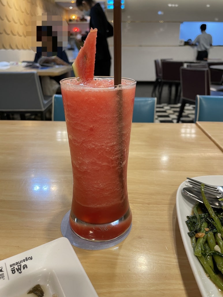 Dining at Laem Charoen Seafood: A Hidden Gem in Silom Complex image 1