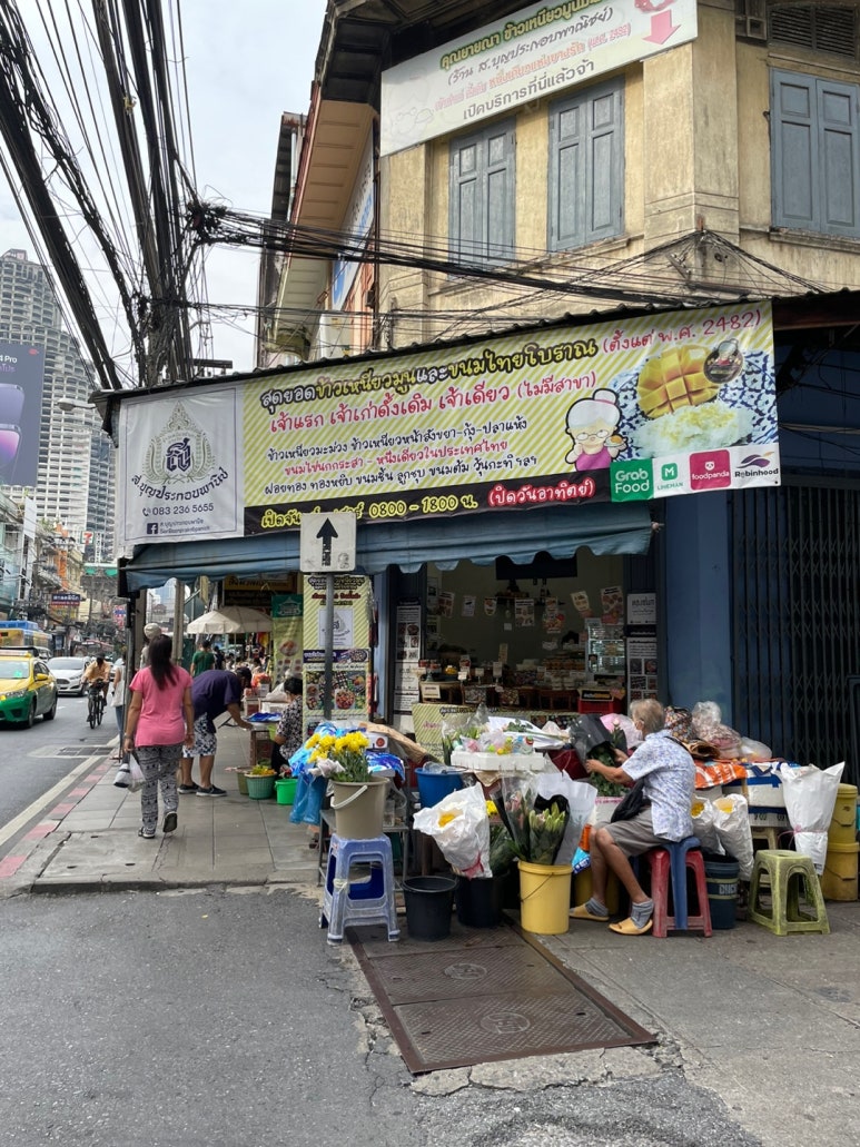 A Traveler’s Guide to Cafes Near Shangri-La Bangkok