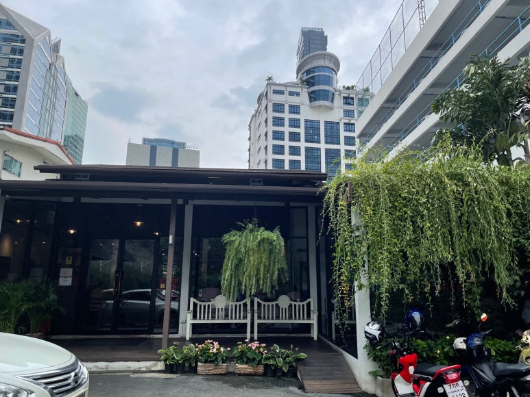 Dining at Baan Somtum: A Must-Visit Near Shangri-La Bangkok image 2