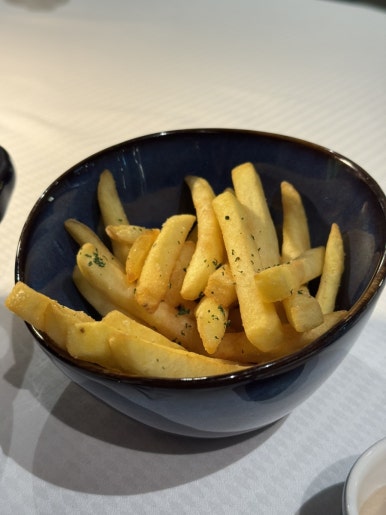 Siam Yacht Club Bangkok Review: A Riverside Dining Guide image 22