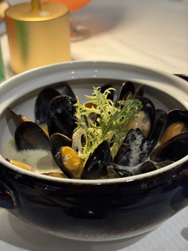 Siam Yacht Club Bangkok Review: A Riverside Dining Guide image 27