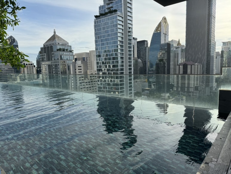 A Guide to Amenities at Sindhorn Midtown Hotel Bangkok: Pool, Gym, and Sauna