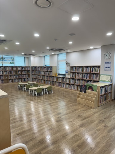 中浪区で子供と行ける場所:中浪上鳳図書館の子供資料室で過ごす充実した休日の画像5