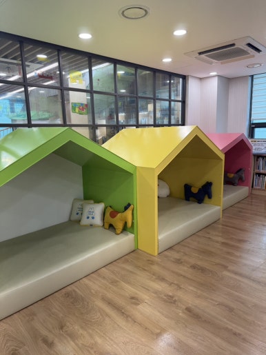 中浪区で子供と行ける場所:中浪上鳳図書館の子供資料室で過ごす充実した休日の画像6