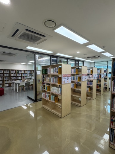 中浪区で子供と行ける場所:中浪上鳳図書館の子供資料室で過ごす充実した休日の画像17