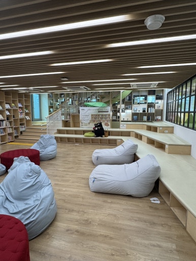 中浪区で子供と行ける場所:中浪上鳳図書館の子供資料室で過ごす充実した休日の画像19