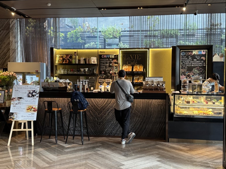 VIE Hotel Bangkok Review: A Guide to Value-Driven Luxury Suites image 13