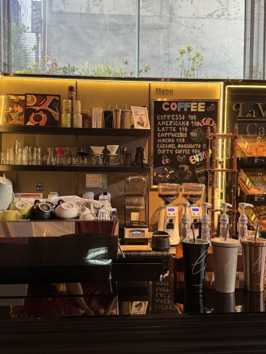 VIE Hotel Bangkok Review: A Guide to Value-Driven Luxury Suites image 14