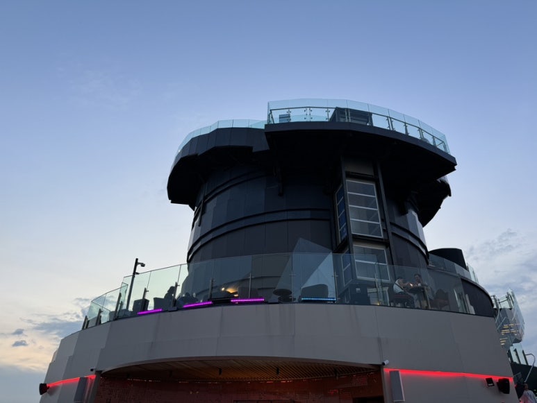 Experience Unmatched Elegance at Red Sky Bangkok: A Rooftop Dining Guide image 9