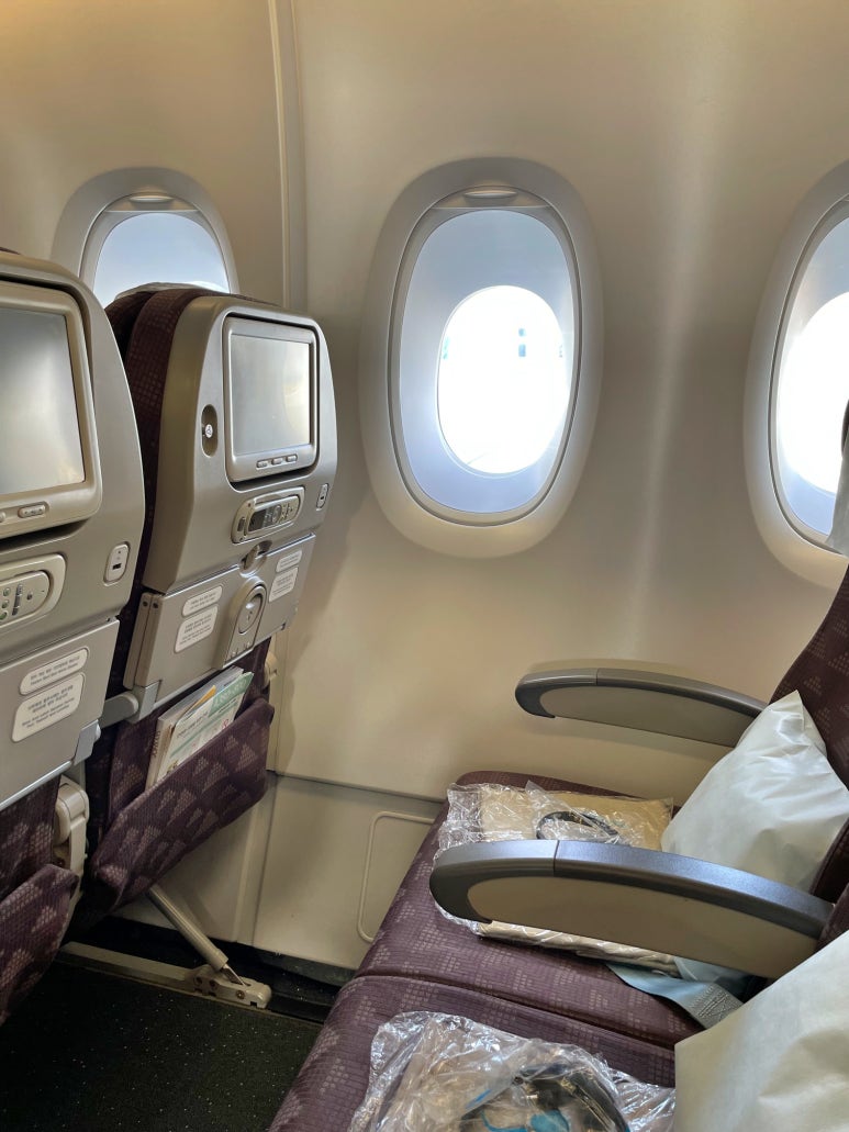 Korean Air Incheon to Bangkok Flight Review: KE657 and KE652 Experience