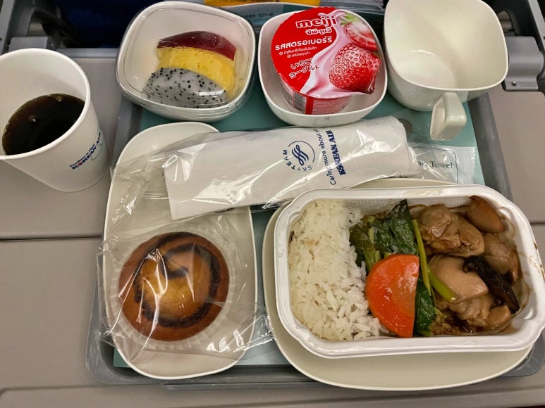 Korean Air Incheon to Bangkok Flight Review: KE657 and KE652 Experience image 9