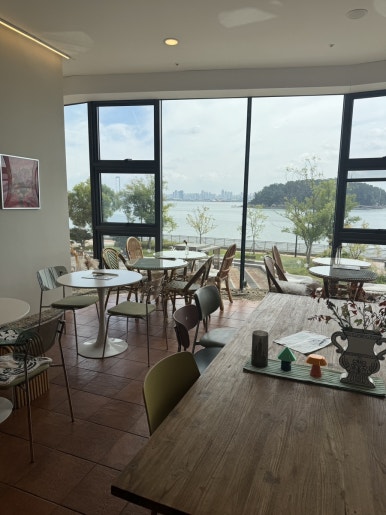 Nouaison: A Relaxing Ocean-View Brunch Spot in Yeongjongdo image 5