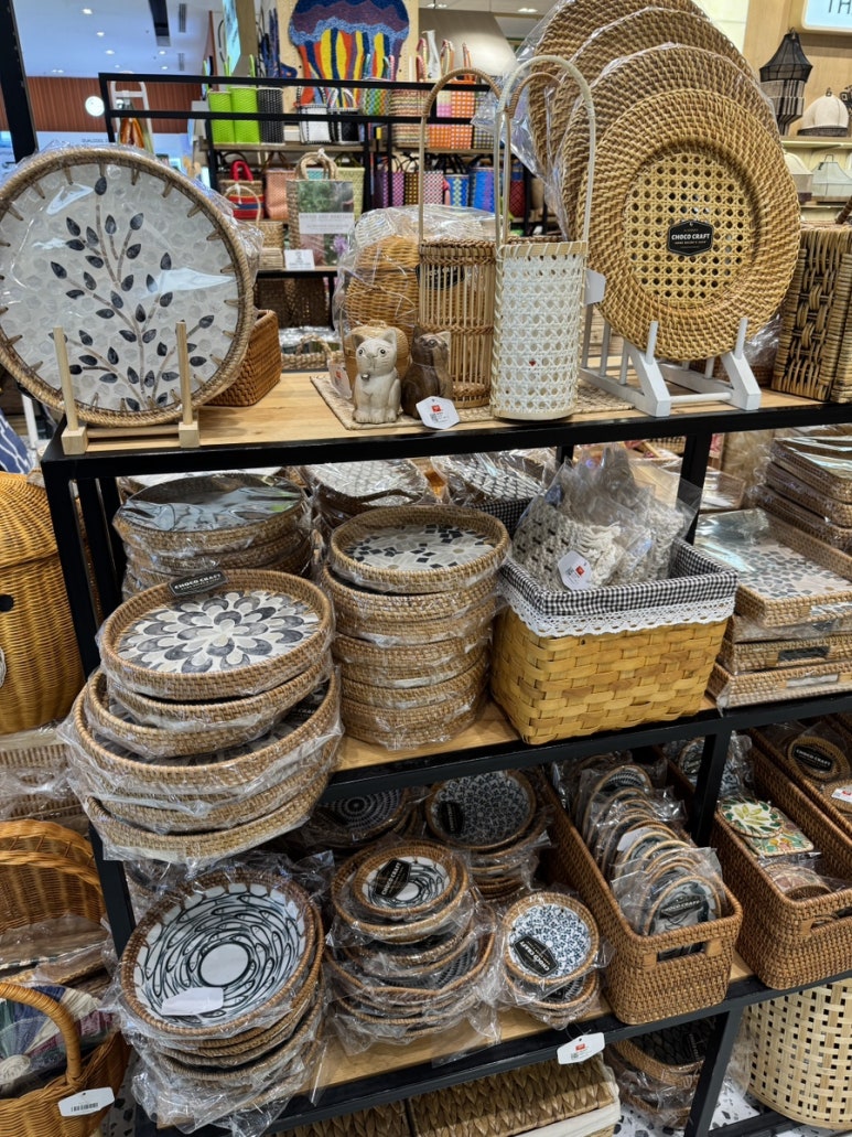 Bangkok Souvenir Guide: Why You Should Buy Mother-of-Pearl Plates at Siam Paragon