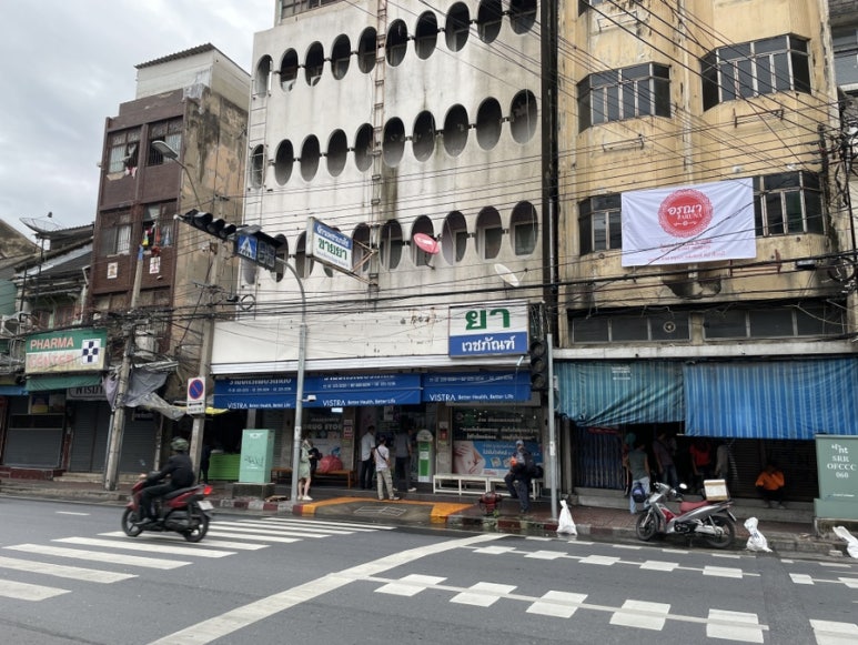 バンコクのサンペン市場で薬局巡り!アクネチンAの価格やお得な購入術の画像1