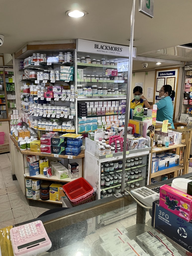 バンコクのサンペン市場で薬局巡り!アクネチンAの価格やお得な購入術の画像4
