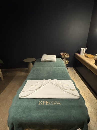 Erb Spa Central World: A Review of the Signature Seven Pollens Golden Therapy image 13