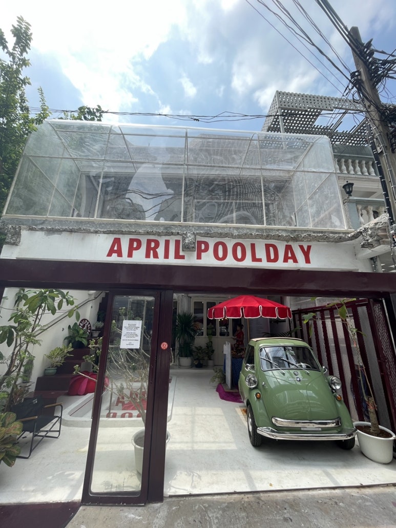 A Guide to Shopping at Aprilpoolday in Bangkok