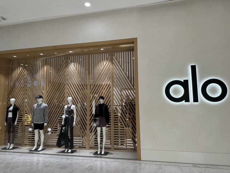 Alo Yoga Bangkok: Shopping Guide at EmQuartier