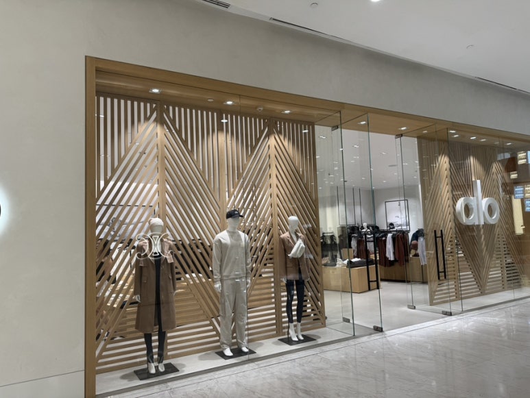 Alo Yoga Bangkok: Shopping Guide at EmQuartier image 2