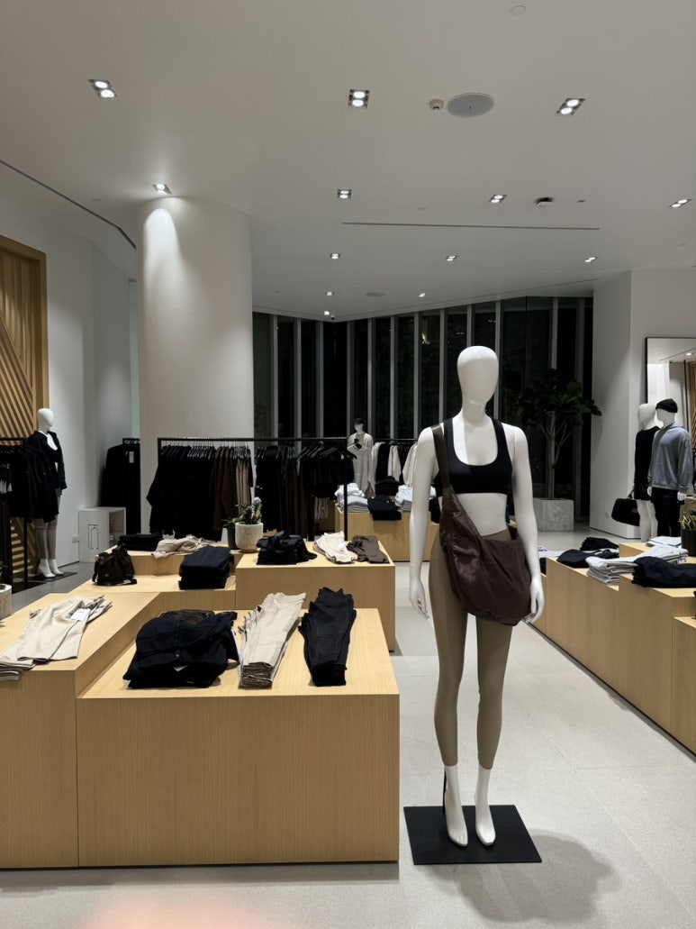 Alo Yoga Bangkok: Shopping Guide at EmQuartier image 3