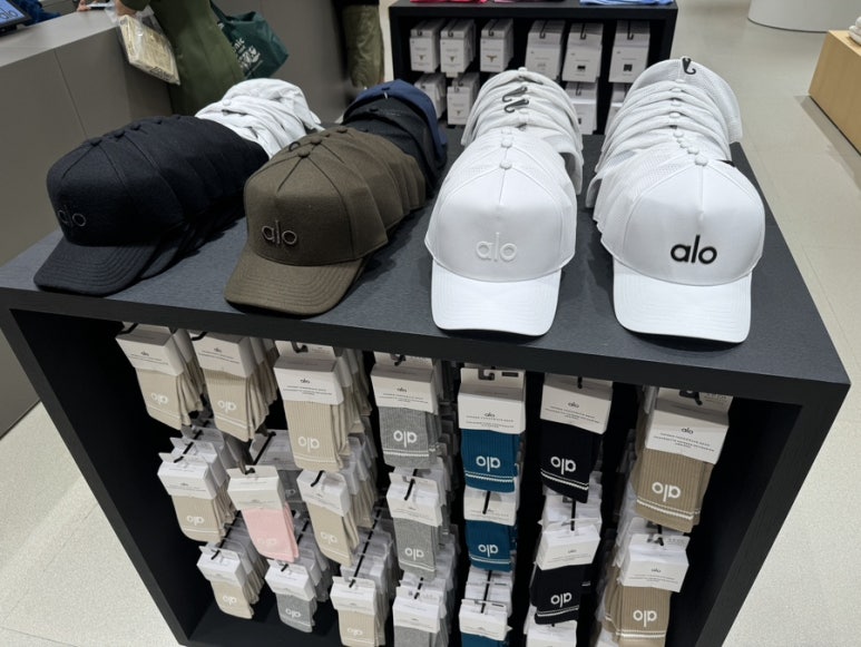 Alo Yoga Bangkok: Shopping Guide at EmQuartier image 5