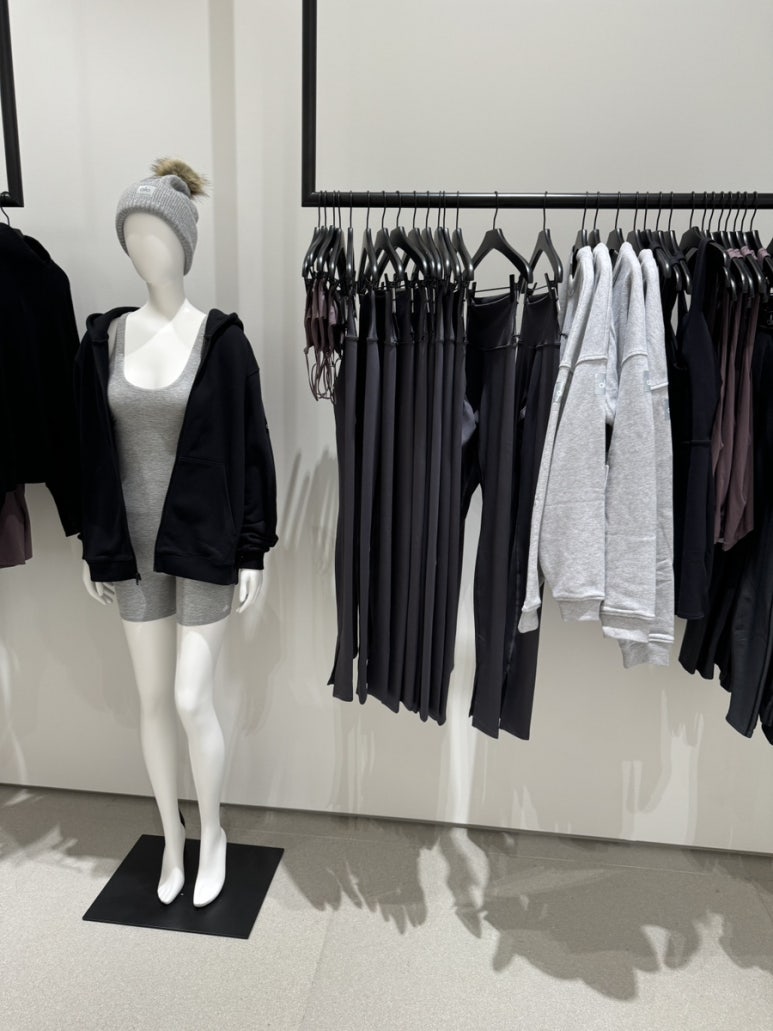 Alo Yoga Bangkok: Shopping Guide at EmQuartier image 9
