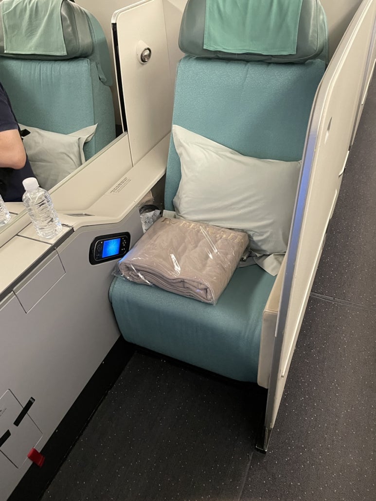 A Comprehensive Review of Korean Air Prestige Class: Bangkok to Incheon (KE652)