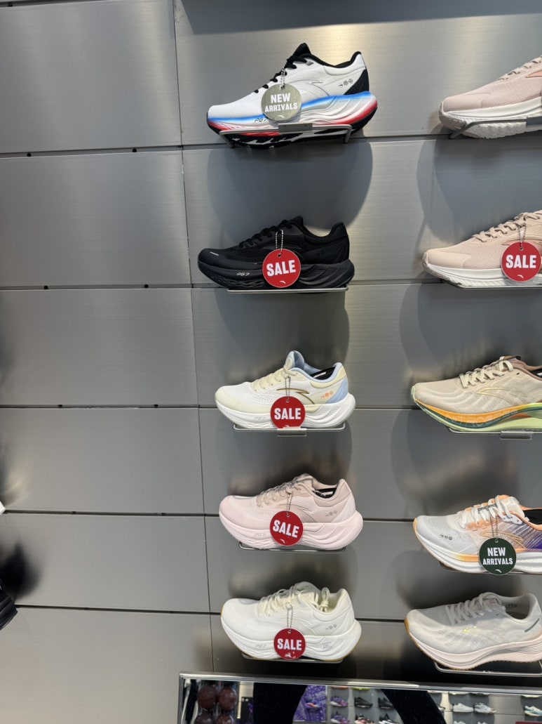 バンコクでAntaのランニングシューズを探す！セントラルワールドの店舗体験記の画像21