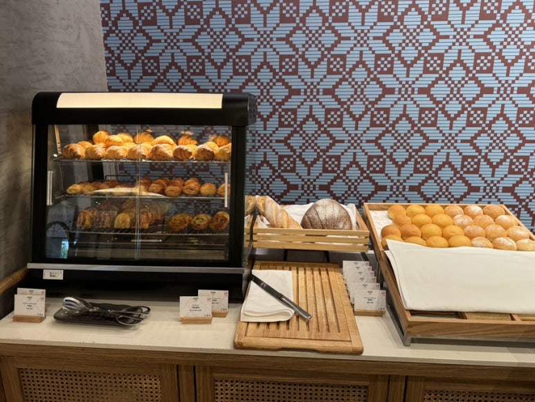 A Comprehensive Guide to Breakfast at Sindhorn Midtown Hotel Bangkok image 6