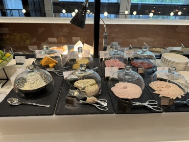 A Comprehensive Guide to Breakfast at Sindhorn Midtown Hotel Bangkok image 11