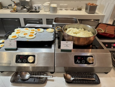 A Comprehensive Guide to Breakfast at Sindhorn Midtown Hotel Bangkok image 16