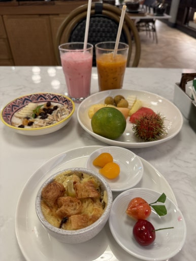 A Comprehensive Guide to Breakfast at Sindhorn Midtown Hotel Bangkok image 30