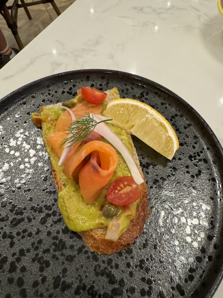 A Comprehensive Guide to Breakfast at Sindhorn Midtown Hotel Bangkok image 34