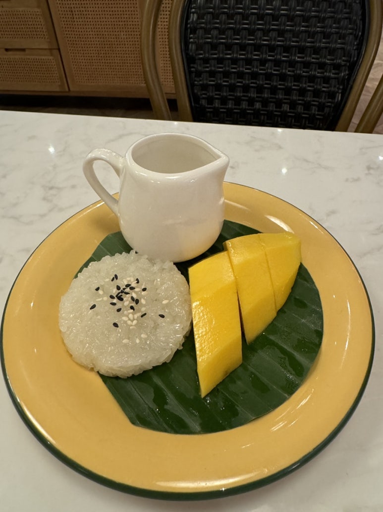 A Comprehensive Guide to Breakfast at Sindhorn Midtown Hotel Bangkok image 36
